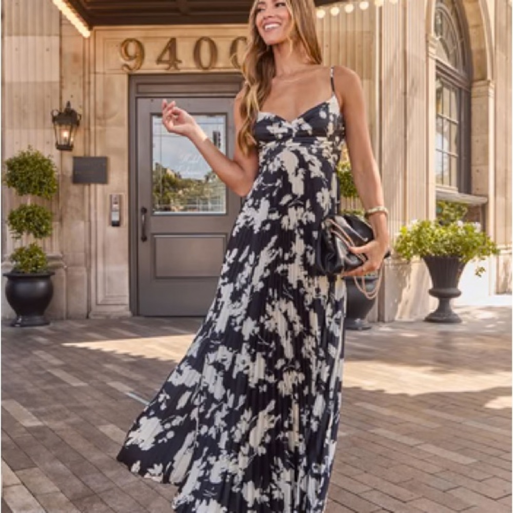 VICI emelia Black and White Floral Maxi Dress